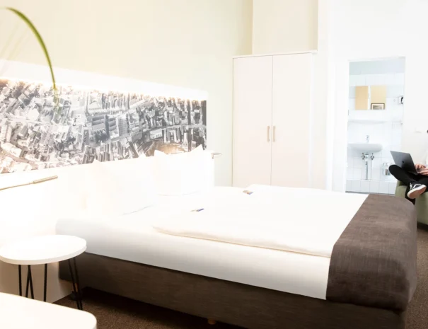 Doppelzimmer Standard mit klassischem Design und Tageslicht im Hotel am Schlosspark in Güstrow