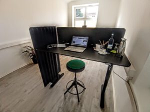 Das Hotel am Schlosspark Güstrow bietet flexible Arbeitsplätze in seinem modernen Coworking Space an.